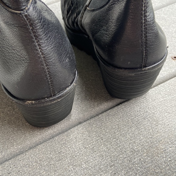 Fly London Black Yave Leather Ankle Chelsea Boot - Picture 3 of 5